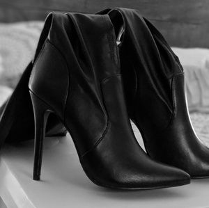 Black Tigh High Boots